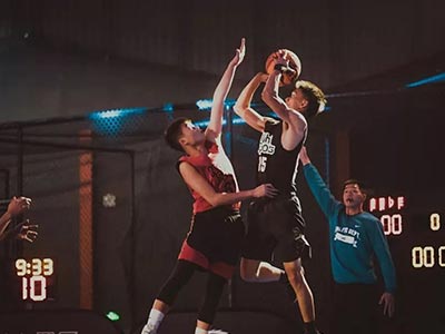 喜欢御姐？C罗前女友伊莲娜疑似和NBA球星布克约会